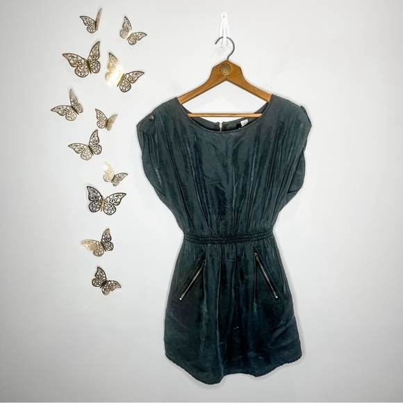 Divided Dresses & Skirts - 🦋🌙 DIVIDED | Gray Black Cinch Waist Midi Dress